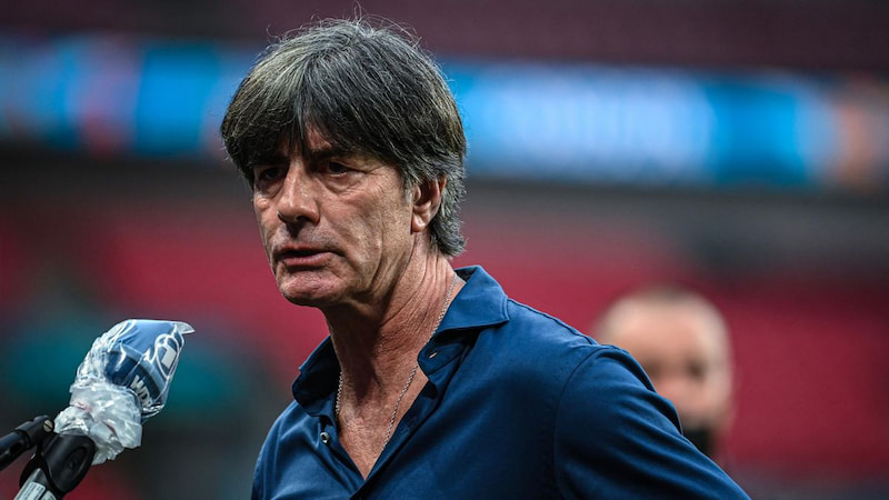 HLV Joachim Low nhận định công cuộc thay máu của đội tuyển Đức chưa hoàn tất