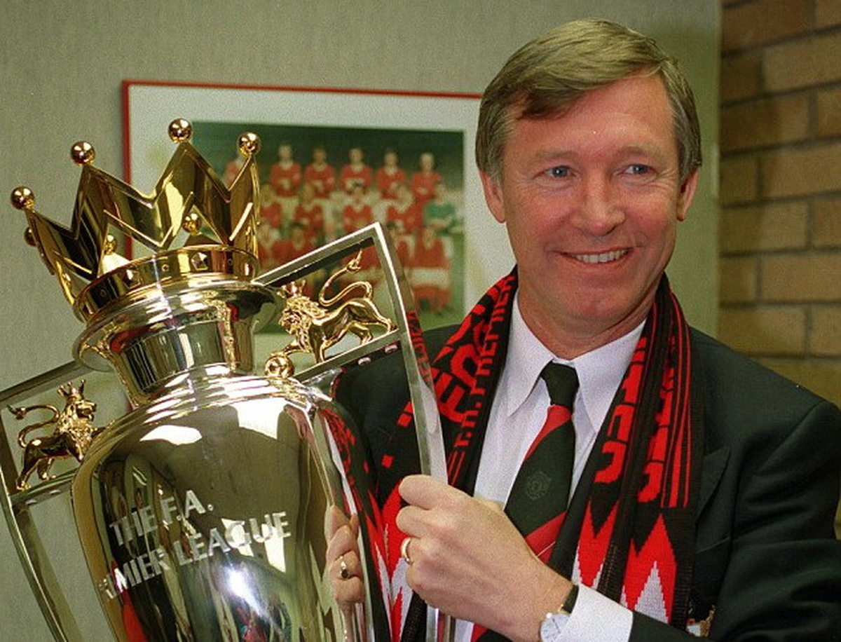 HLV Sir Alex Ferguson chỉ đứng thứ hai trong danh sách HLV đỉnh nhất mọi thời đại