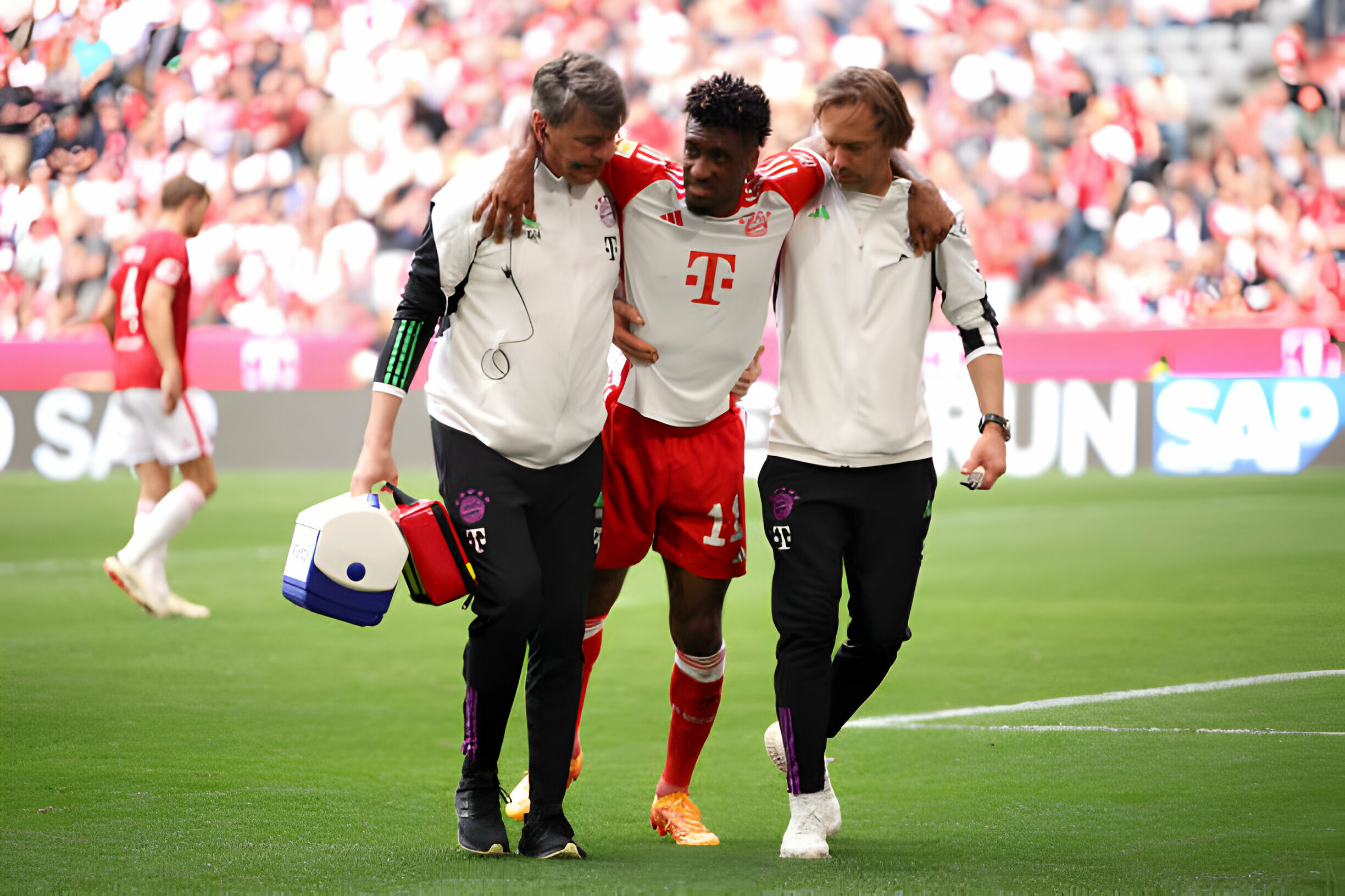 Kingsley Coman dính chấn thương nặng trọng trận gặp Tottenham