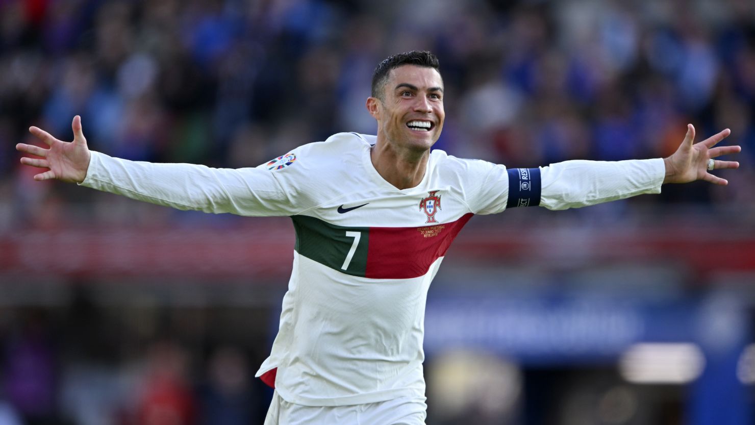 Top 9 cầu thủ ghi nhiều bàn thắng nhất thế giới - Top 1 Cristiano Ronaldo